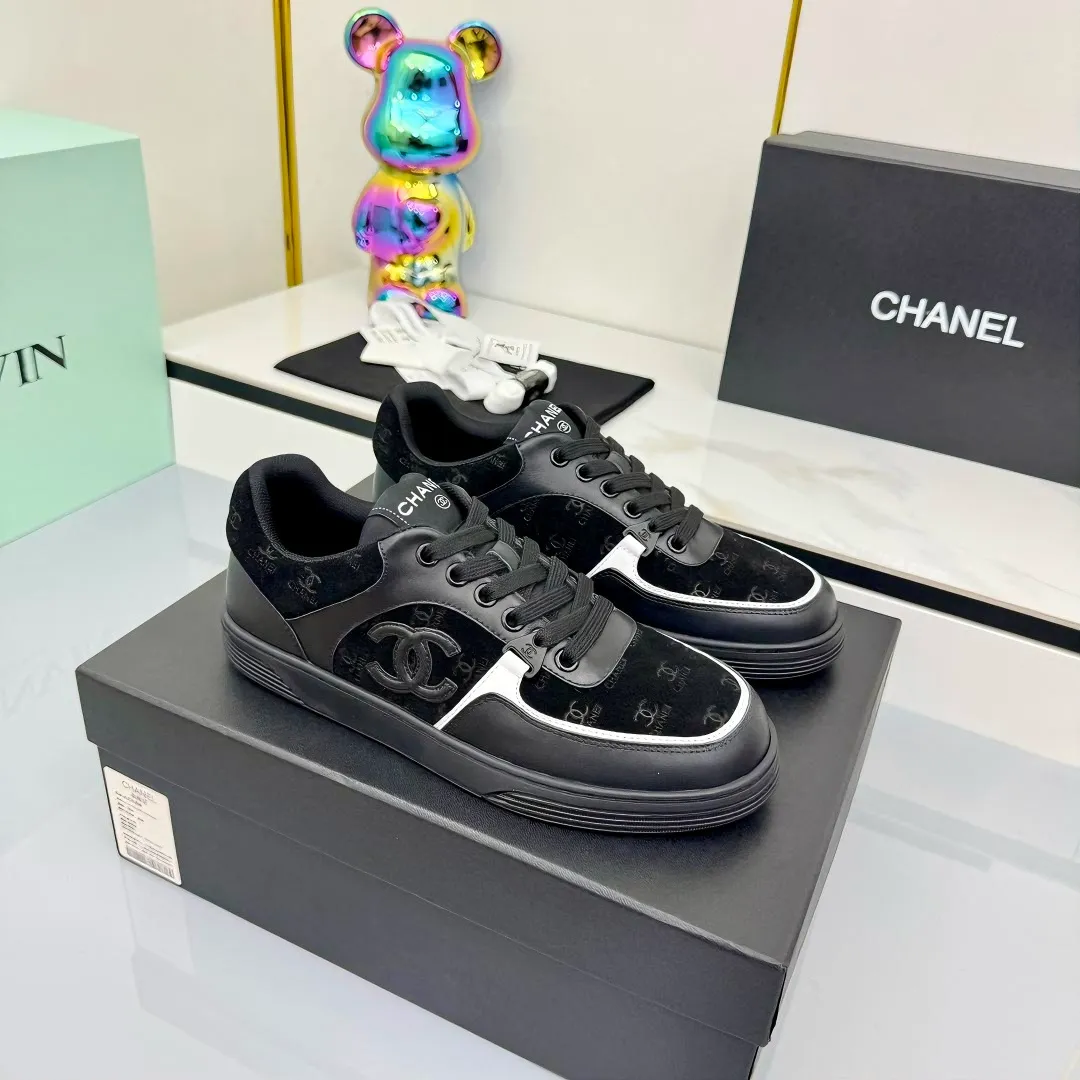 👟👟Ex-factory price 620👟👟High quality! ! ! CHANEL Chanel 25A latest thick-soled casual sports shoes. The counter is synchronized. The counter is very popular. It is a shoe that is very difficult to buy. The most popular thick-soled casual shoes on the Internet. As you can imagine, the most popular thick-soled casual shoes can not be missed. It has both good looks and comfort. Simple and versatile. The thick sole increases the height and is super versatile. Whoever wears it will look better. Upper: cowhide stitching. Lining: breathable mesh. Outsole: TPU original outsole. Size: 35-41 👉